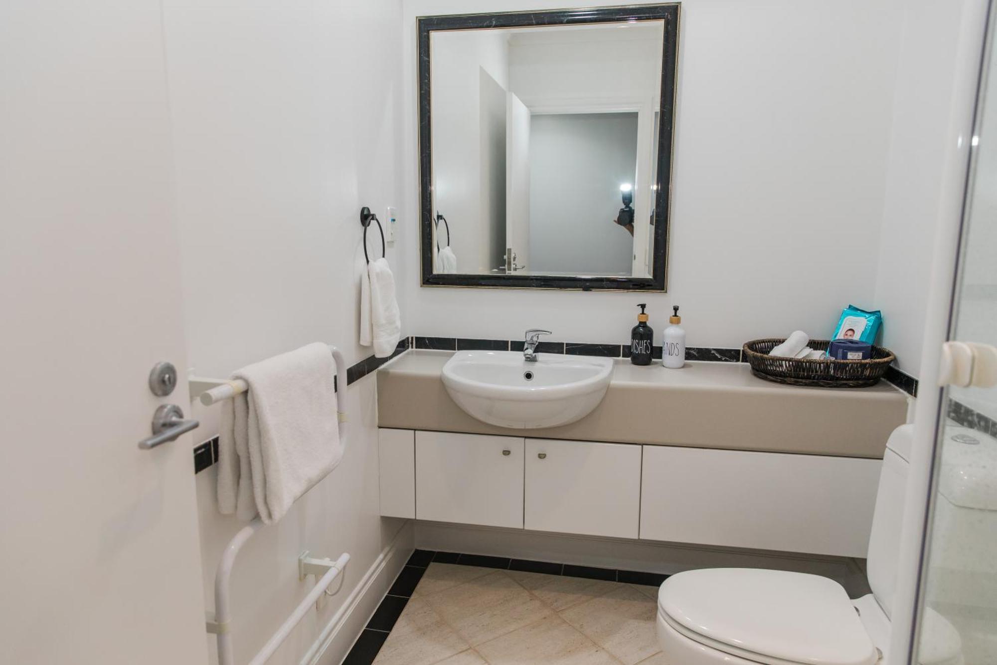 A City Stay Holiday On Queen Street Auckland Exterior photo